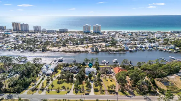 8127 N Lagoon Drive, Panama City Beach, FL 32408