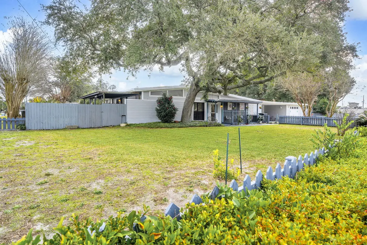 111 SW Cedars Avenue, Fort Walton Beach, FL 32548 - Image #1