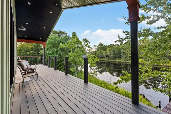 8536 Kingsley Place, Navarre, FL 32566