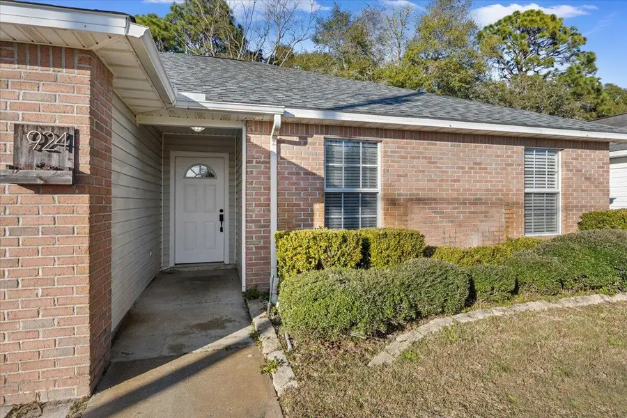 924 Emily Circle, Fort Walton Beach, FL 32547 - Image #2