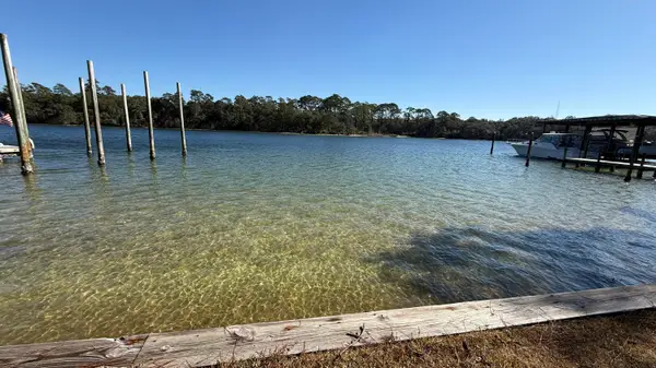 27 Poquito Road, Shalimar, FL 32579