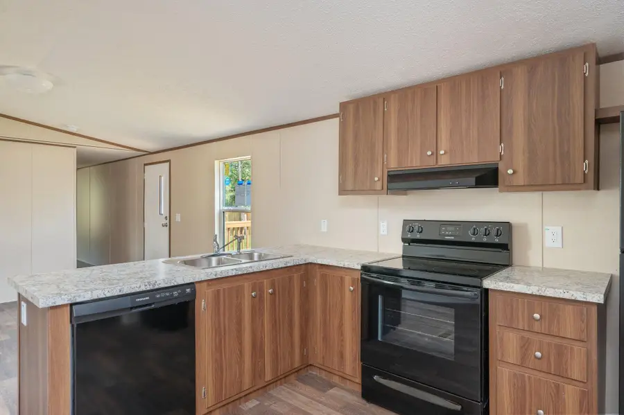 402 W Royal Palm Ave, Defuniak Springs, FL 32433 - #3