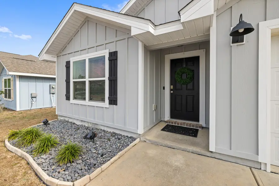 211 Laurel Hill Street, Crestview, FL 32539 - #2