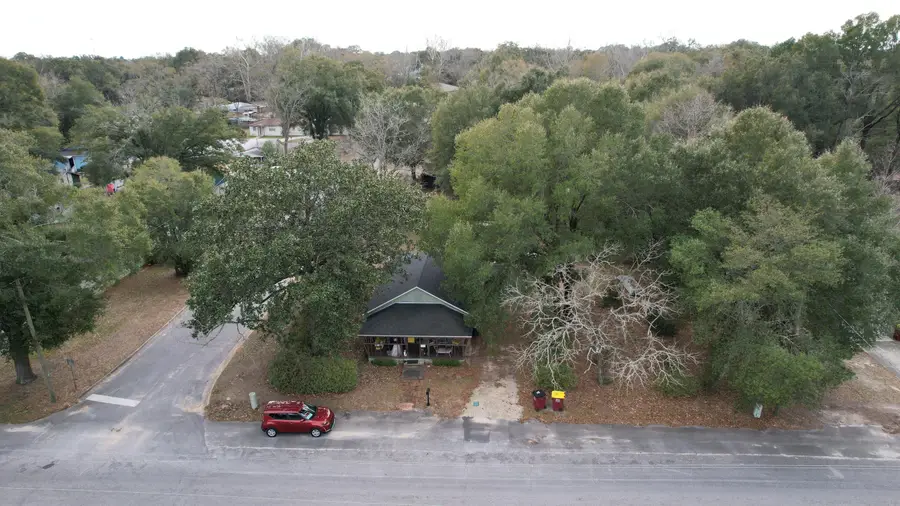 625 E Chestnut Avenue, Crestview, FL 32539 - #2