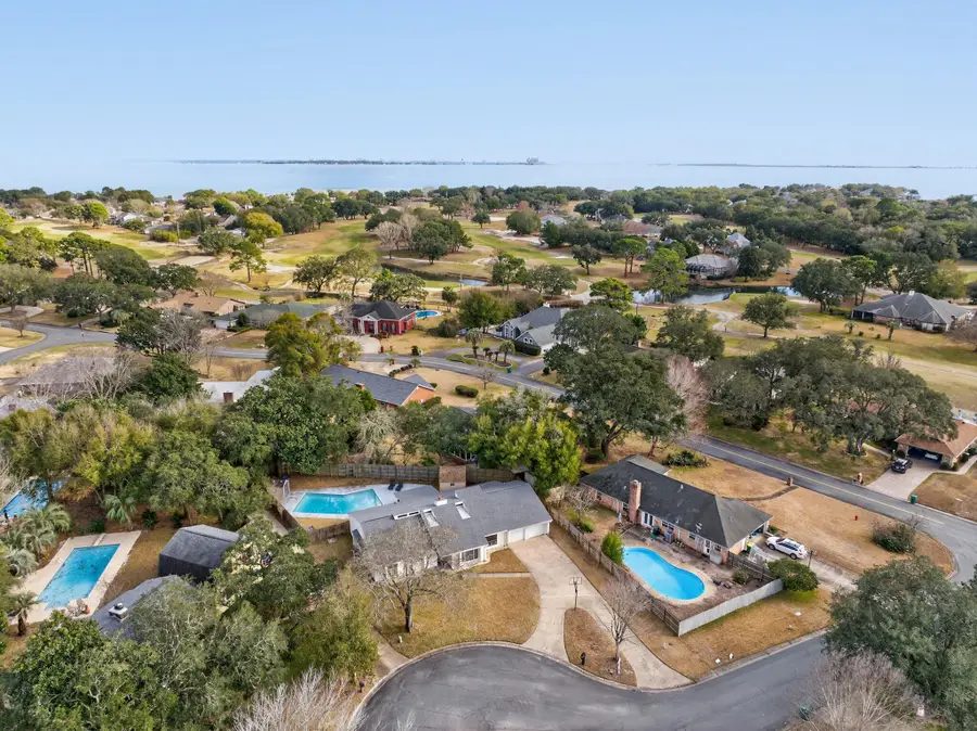 4 Palm Springs Court, Shalimar, FL 32579 - #3