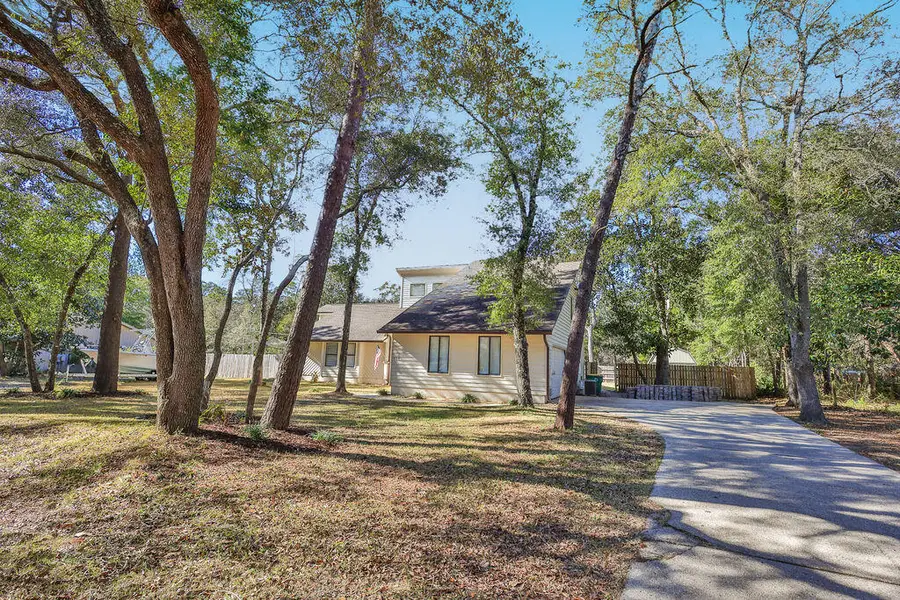 105 E Capri Cove, Niceville, FL 32578 - #3