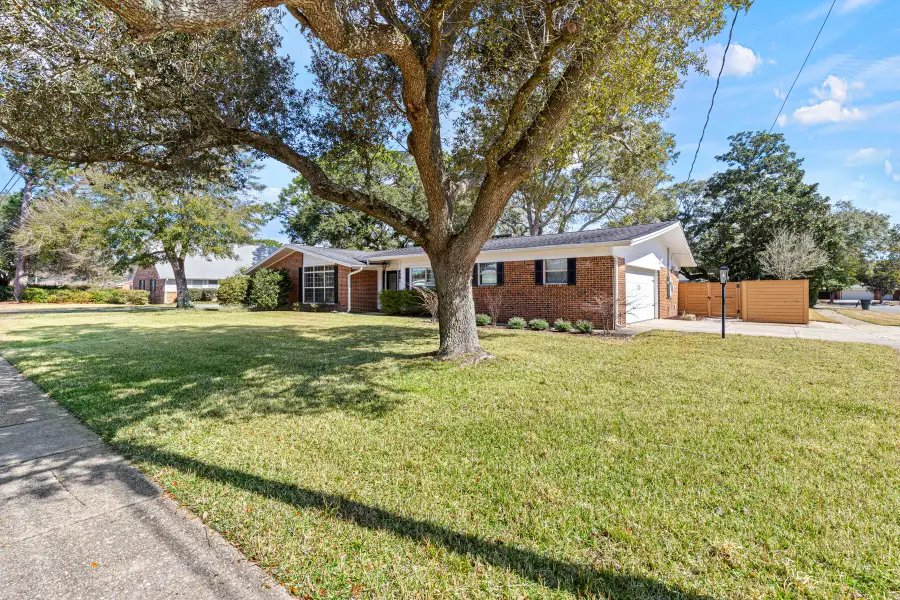 650 NE Country Club Avenue, Fort Walton Beach, FL 32547 - #2