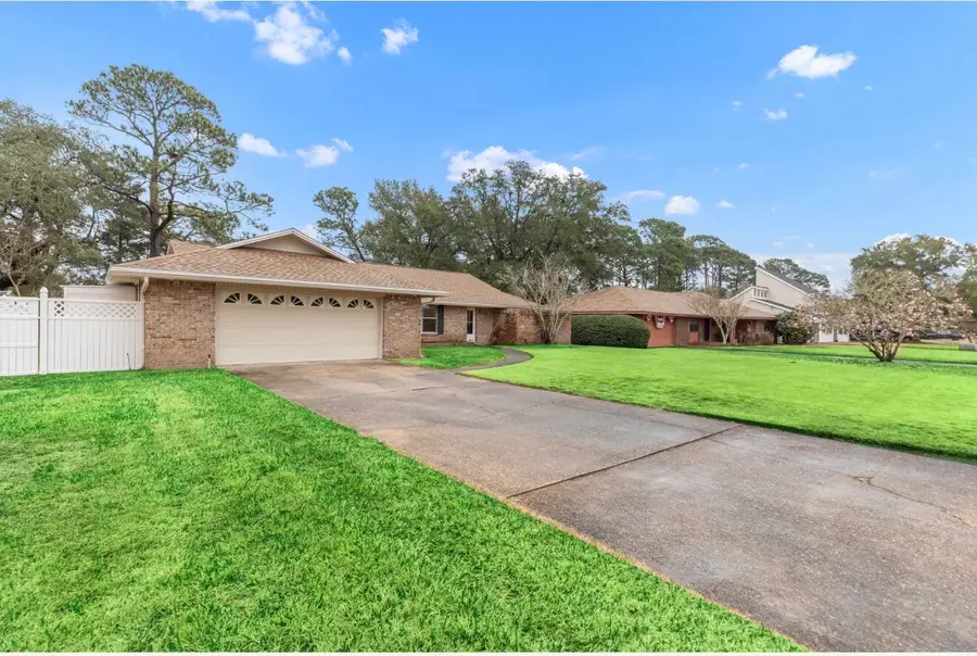 15 Lake Lorraine Circle, Shalimar, FL 32579 - #2