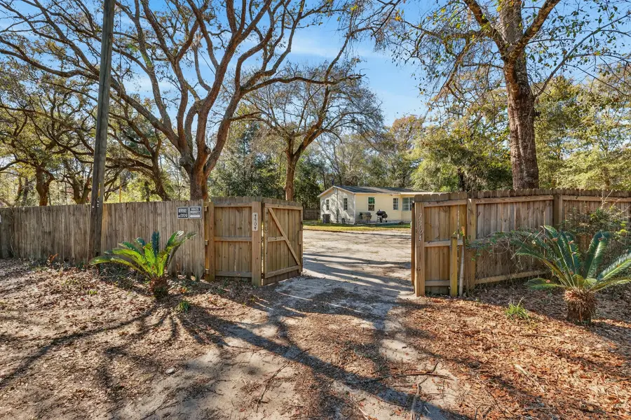 7304 Saint Johns Circle, Milton, FL 32583 - #2