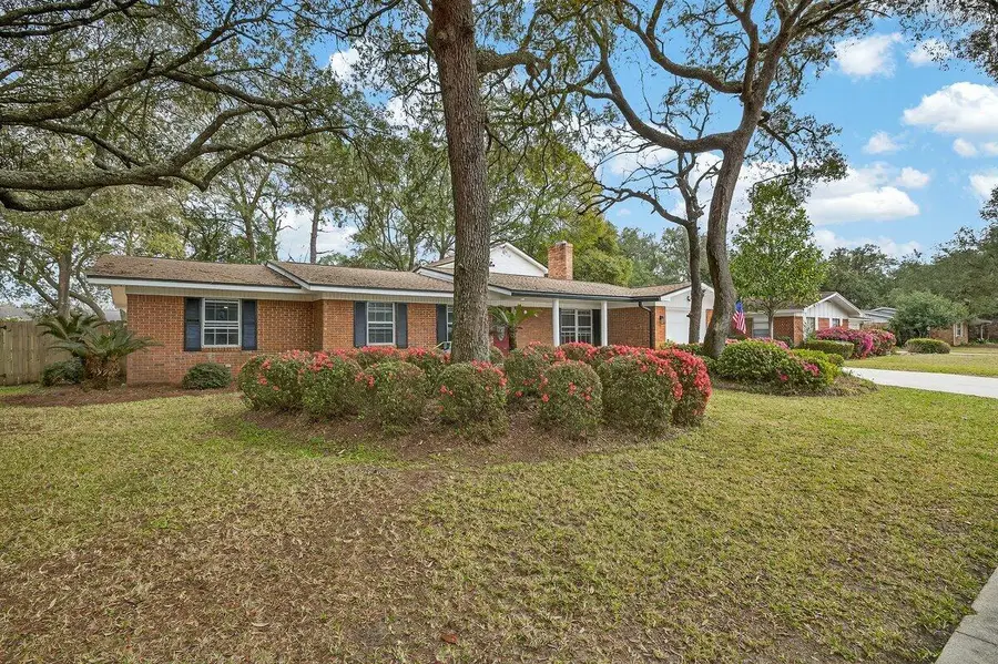 606 NE Merioneth Drive, Fort Walton Beach, FL 32547 - #3