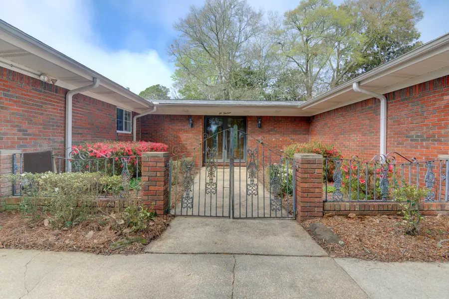 613 NE Cambridge Avenue, Fort Walton Beach, FL 32547 - #2