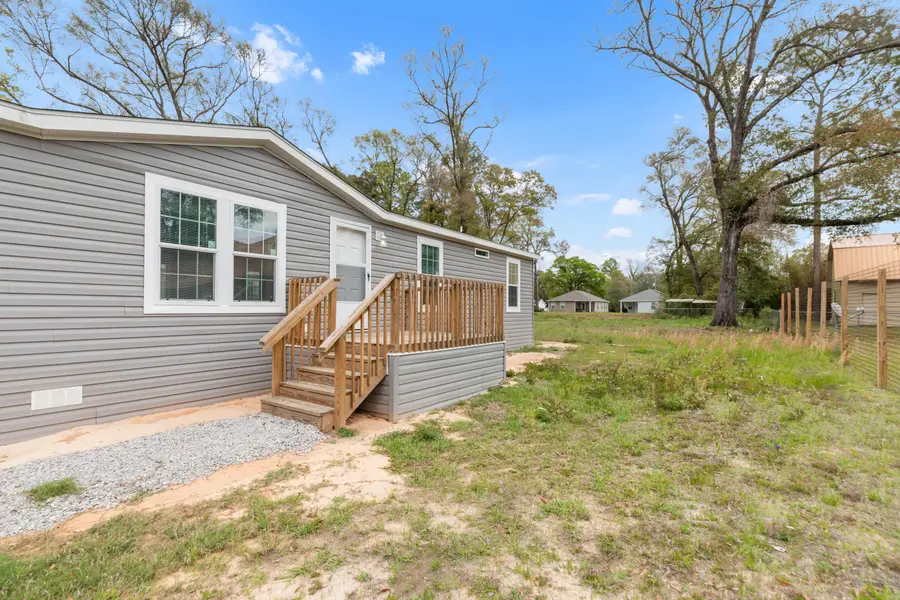 910 N Lloyd Street, Crestview, FL 32536 - #2