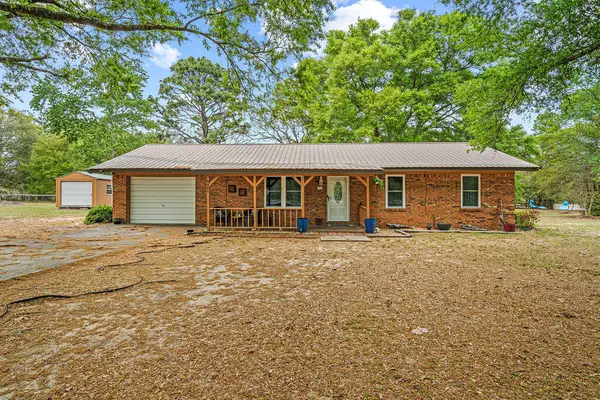 6061 Coy Burgess Loop, DeFuniak Springs, FL 32435