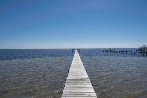 1817 E Smugglers Cove Drive, Gulf Breeze, FL 32563