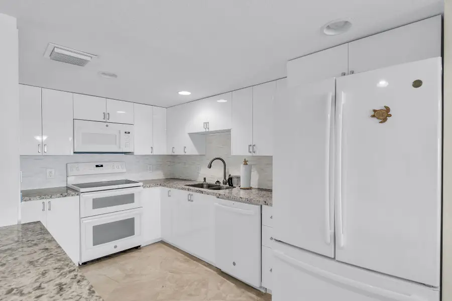 1001 W Ocean Drive #1-105, Key Colony Beach, FL 33051 - Image #2