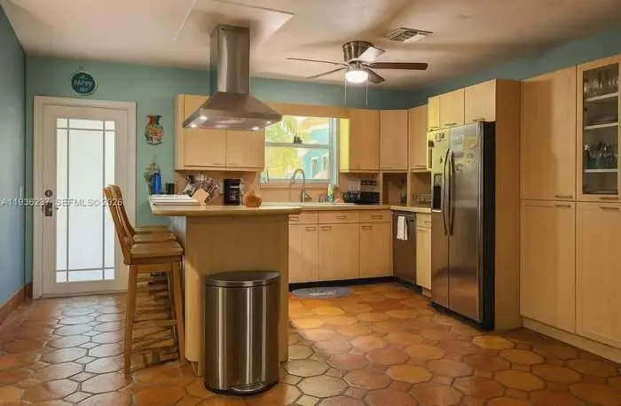 715 E Caribbean Drive, Summerland Key, FL 33042 - Image #2