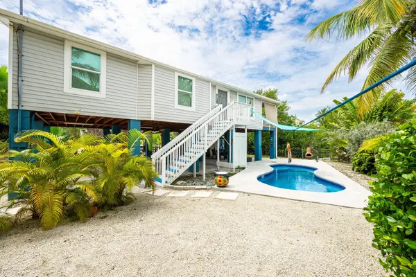 18 W Circle Drive, Saddle Bunch, FL 33040