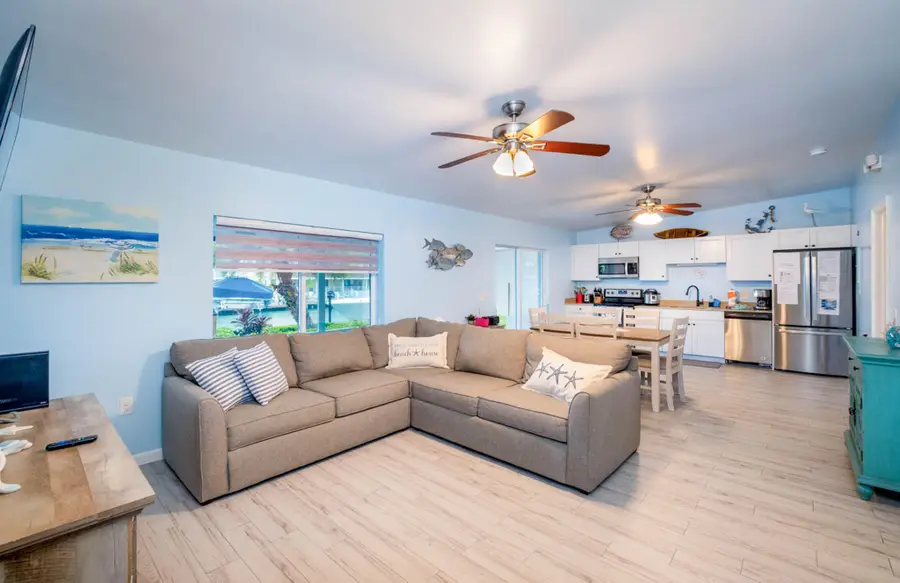 410 10th Street, Key Colony Beach, FL 33051 - #3