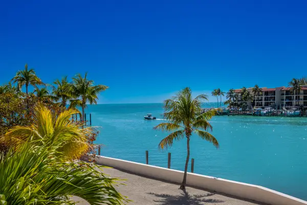 2000 Coco Plum Drive #APT 201, MARATHON, FL 33050