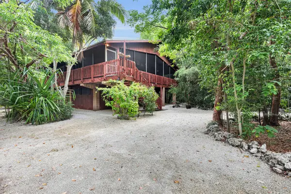 51 N Bay Harbor Drive, Key Largo, FL 33037