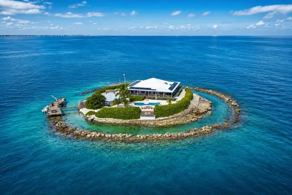 1 E Sister Rock Island, Marathon, FL 33050