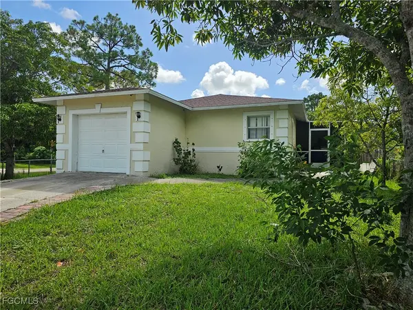 2912 Woodside Avenue, Naples, FL 34112