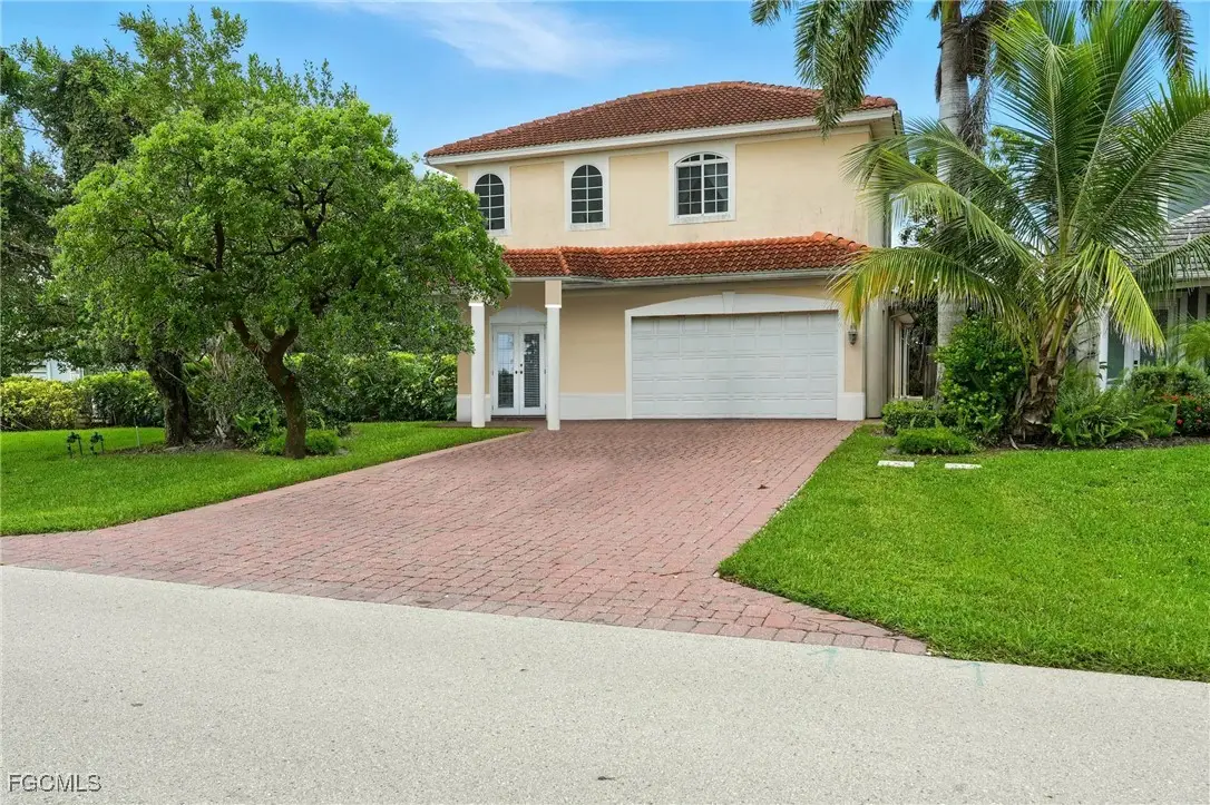 594 110th Avenue N, Naples, FL 34108 - Image #1