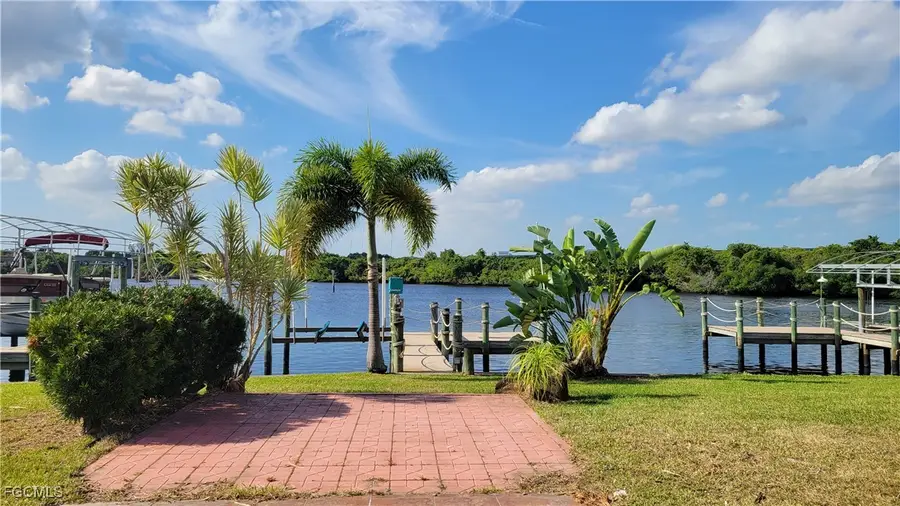 306 Shoreland Drive, Fort Myers, FL 33905 - #3