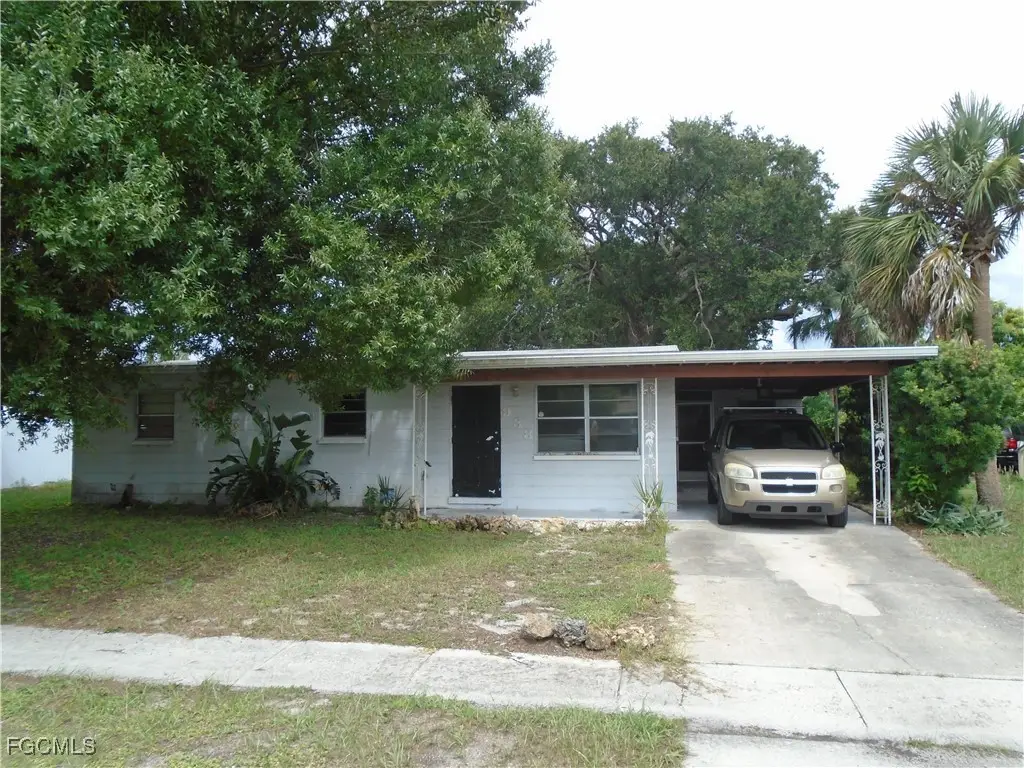 938 Tropical Palm Avenue, North Fort Myers, FL 33903 - Image #1