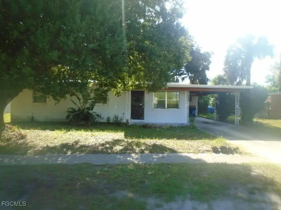 938 Tropical Palm Avenue, North Fort Myers, FL 33903 - Image #2