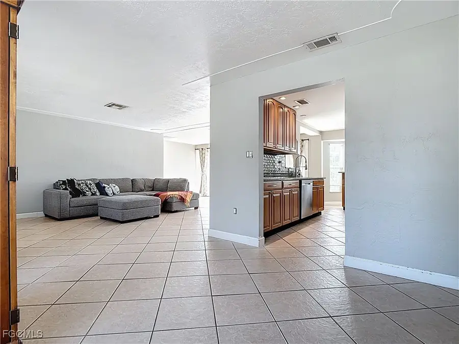 5351 Chippendale Circle E, Fort Myers, FL 33919 - Image #3