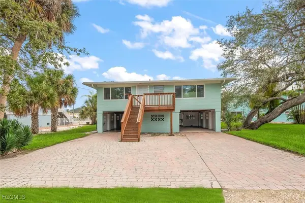 5481 Oak Ridge Avenue, Fort Myers Beach, FL 33931