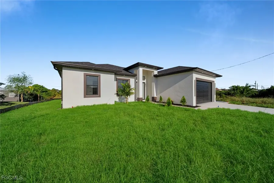 3102 Douglas Avenue S, Lehigh Acres, FL 33976 - Image #3