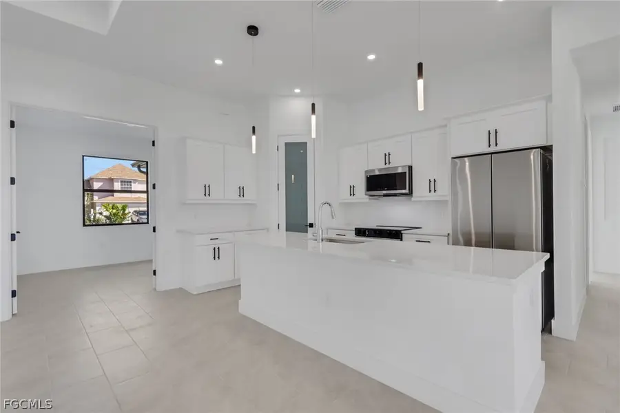 406 NE 19th Place, Cape Coral, FL 33909 - #3