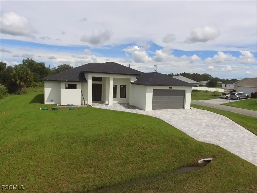4705 Flora Avenue S, Lehigh Acres, FL 33976 - Image #2