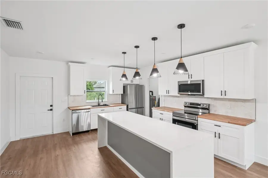 2516 38th Street Sw, Lehigh Acres, FL 33976 - Image #3