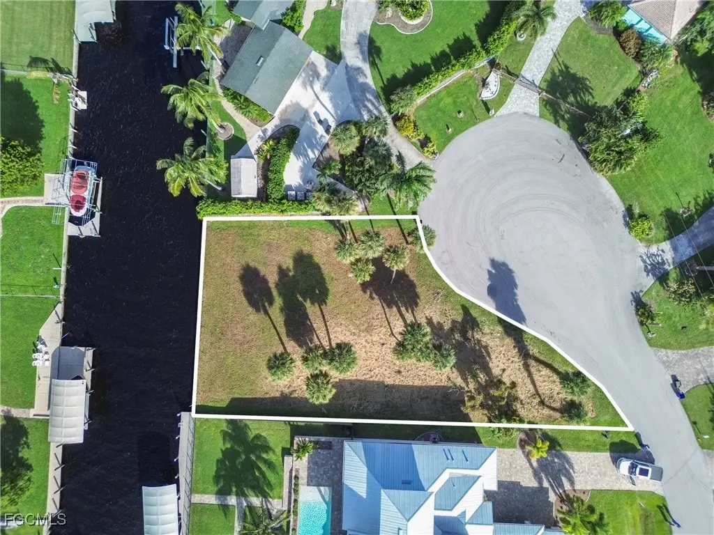 1806 Marina Cir, North Fort Myers, FL 33913 - Image #1