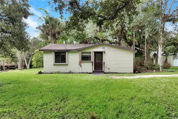 18200 Elmwood Drive, Alva, FL 33920