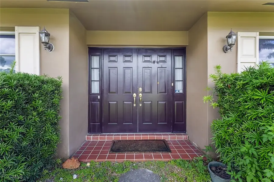 2424 Kent Avenue, Fort Myers, FL 33907 - Image #2