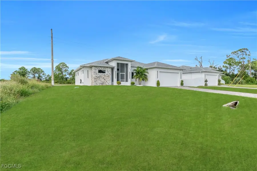 1106 Floyd Avenue S, Lehigh Acres, FL 33976 - Image #2