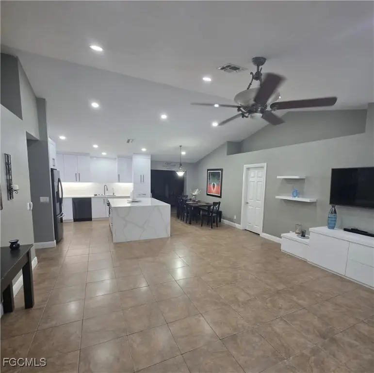 916 Anaconda Avenue S, Lehigh Acres, FL 33974 - Image #2