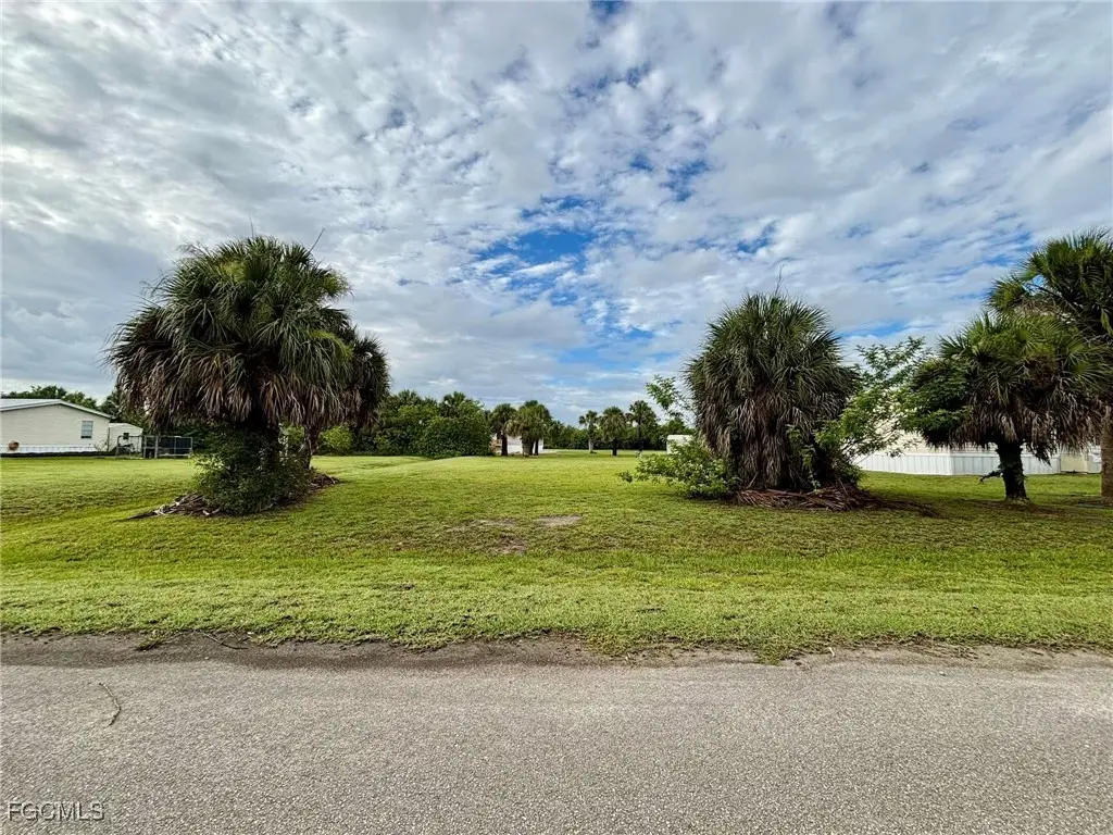 1125 W Miller Drive, Moore Haven, FL 33471 - #1