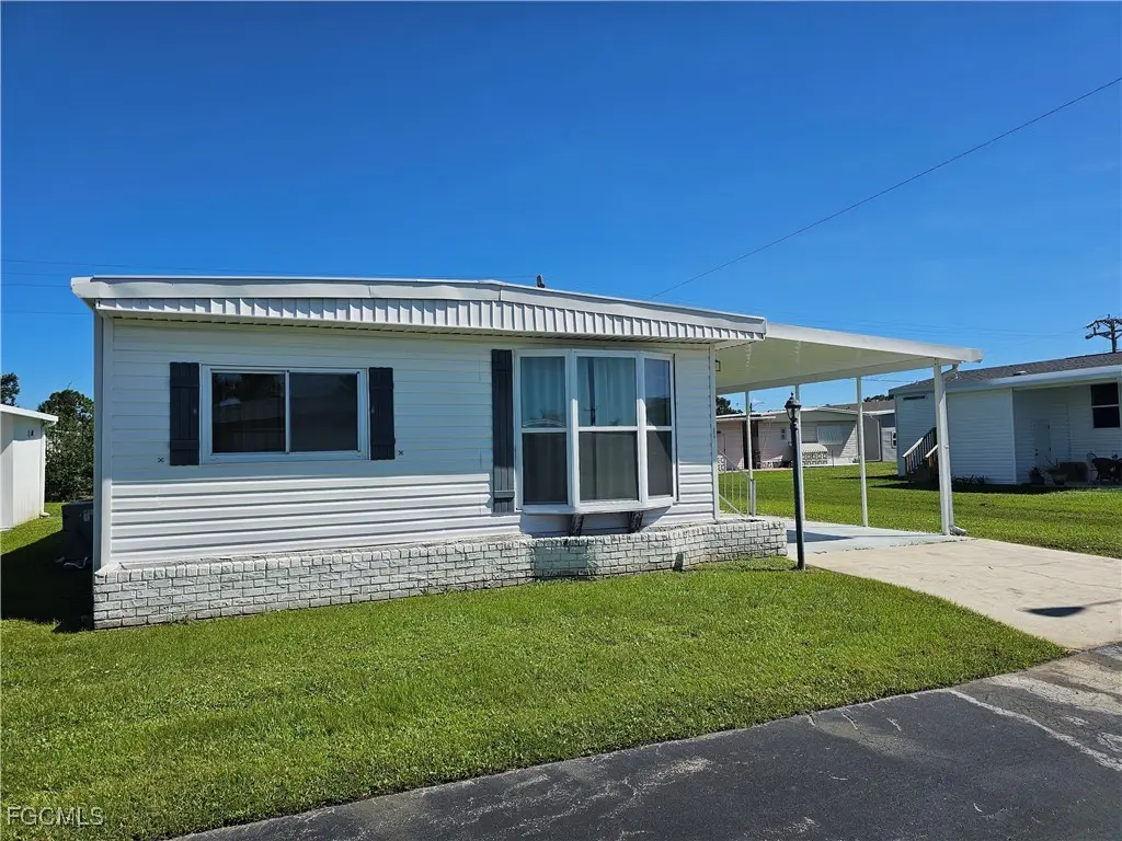 559 Winning Way, North Fort Myers, FL 33917 - Image #1