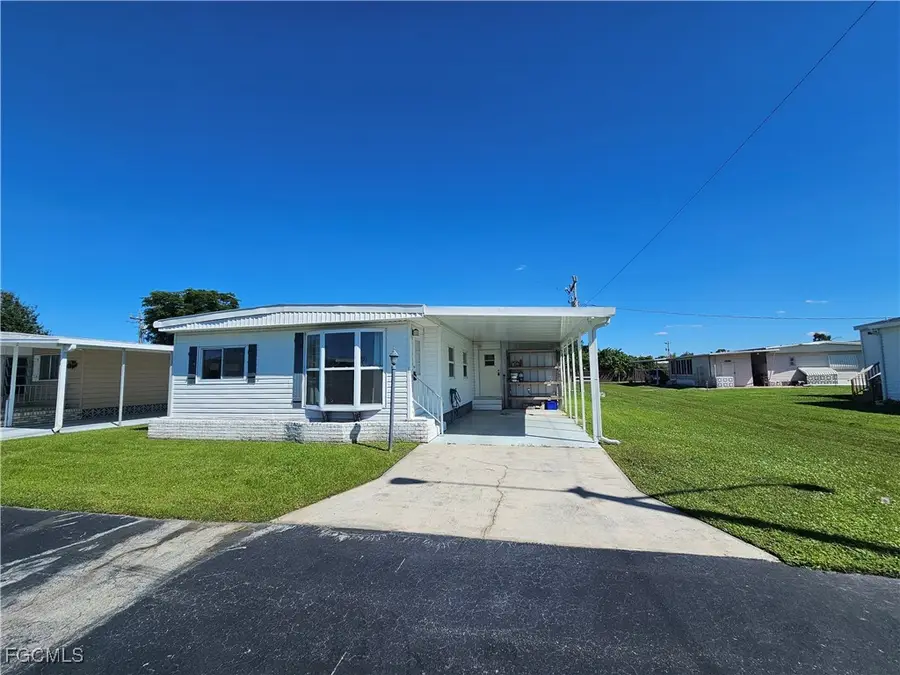 559 Winning Way, North Fort Myers, FL 33917 - Image #3