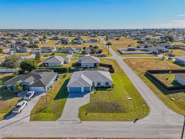 2201 NW 2nd Avenue, Cape Coral, FL 33993