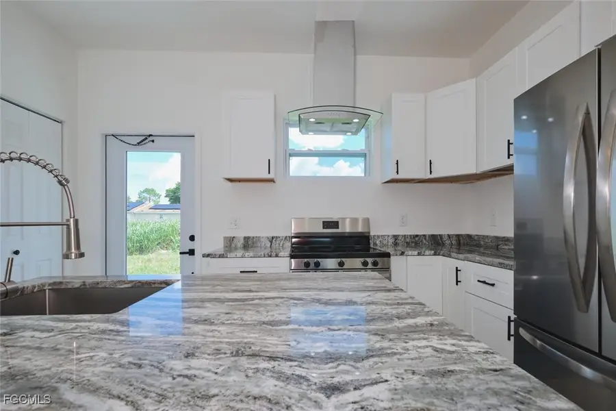 23031 Roundtree Avenue, Alva, FL 33920 - Image #3