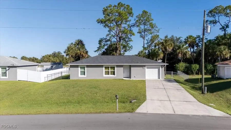 8073 Sherwood Circle, Labelle, FL 33935 - Image #3