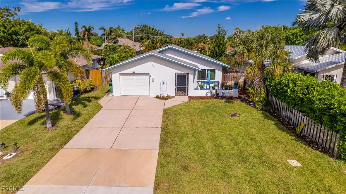 729 105th Avenue N, Naples, FL 34108 - Image #1