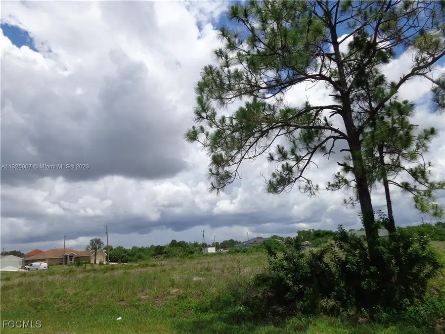 1070 Harwood Avenue S, Lehigh Acres, FL 33974 - Image #3