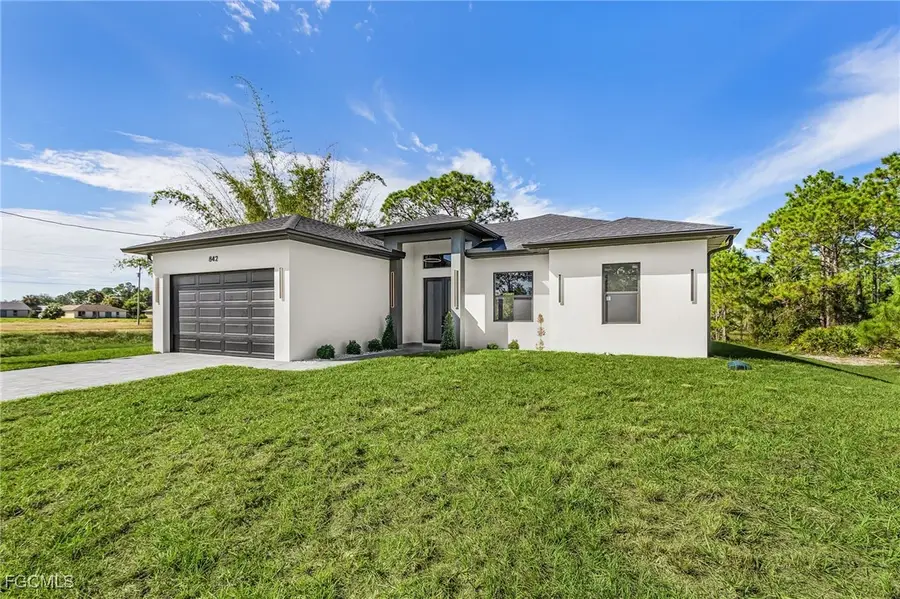 842 Nina Avenue S, Lehigh Acres, FL 33974 - Image #2